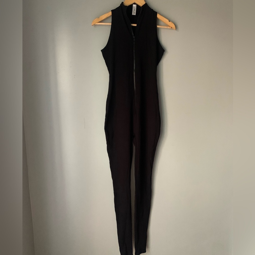 ⭐️**3 for $10** NEW Women Silhouette Zip Front Jumpsuit Black Size Large